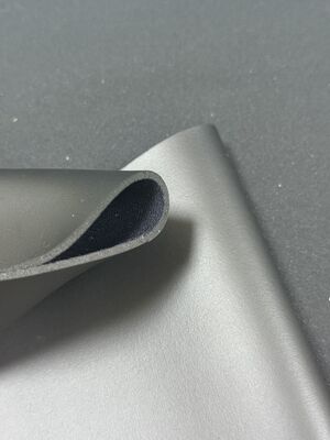 Materiale in Neoprene CR in lastre di Cloroprene con rivestimento in Ti e pelli lisce per una forte adesione del titanio nei rivestimenti di costumi da bagno e mute