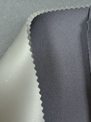 Materiale in Neoprene CR in lastre di Cloroprene con rivestimento in Ti e pelli lisce per una forte adesione del titanio nei rivestimenti di costumi da bagno e mute